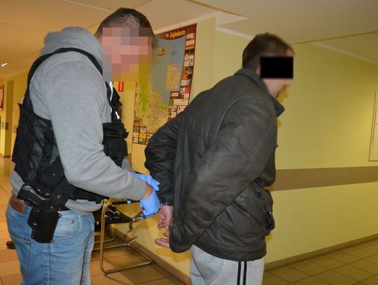 Z sopockiej restauracji ukradli dziewięć żeliwnych stolików