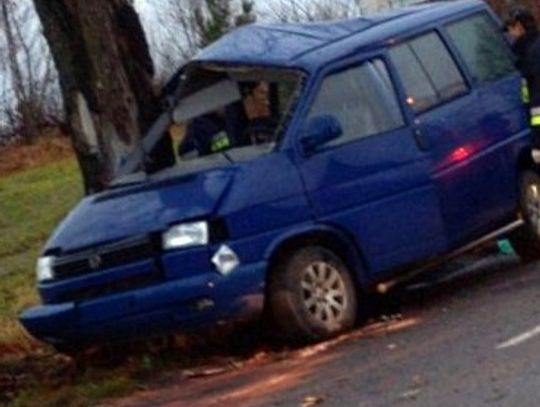 Z uszkodzonym hamulcem wpadł w poślizg. Śmiertelny wypadek, zginął 30-letni kierowca busa