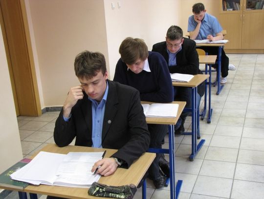 Za kilka dni matura. Na stres najlepiej pomogą - spacery, muzyka i... modlitwa