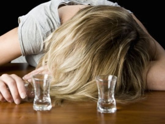 Za ladą na bani - pijana ekspedientka obsługiwała klientów 