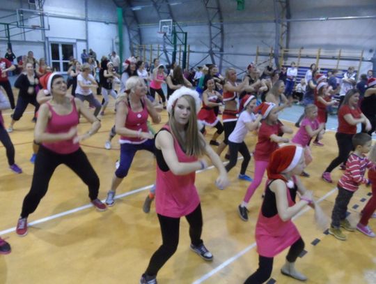 Zabawa i pomoc podczas Charytatywnego Maratonu Zumby dla Kubusia
