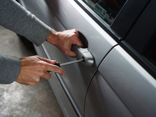 Zabezpiecz auto przed włamaniem. Nie daj szansy złodziejowi