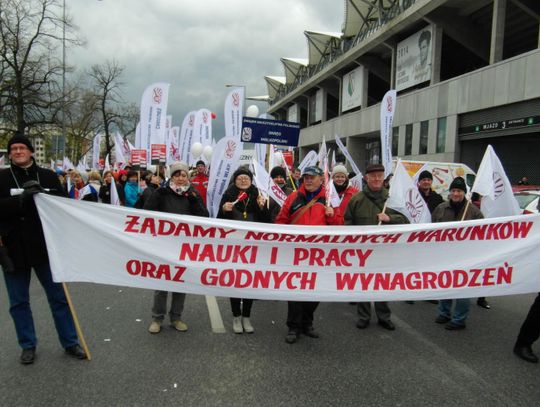 Żądają podwyżek i szacunku. Nauczyciele z Tczewa protestowali