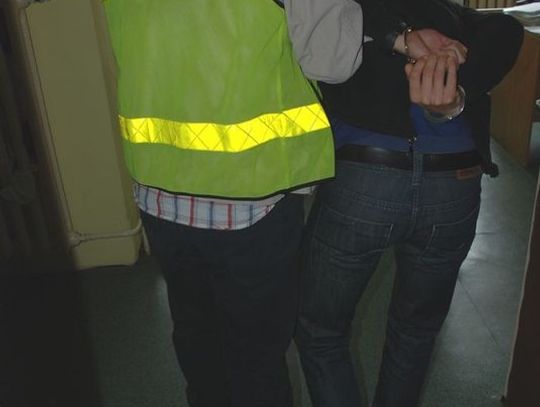 Zadał znajomej kilka ciosów nożem w klatkę piersiową i uciekł