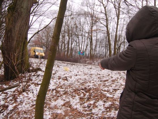 Zagadkowa śmierć w Waćmierku. Zwłoki mężczyzny leżały tuż przy szosie