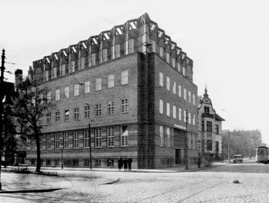 Zaglądanie do okien sąsiadów