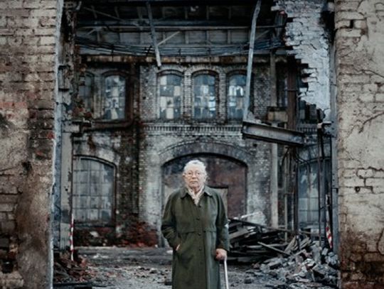 "Zakazany" portret Anny Proletariuszki - Walentynowicz w ruinach Stoczni Gdańskiej