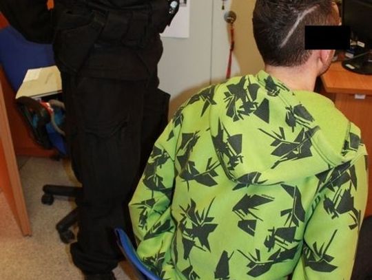 Zakosili na dyskotece torebki z kanapy 