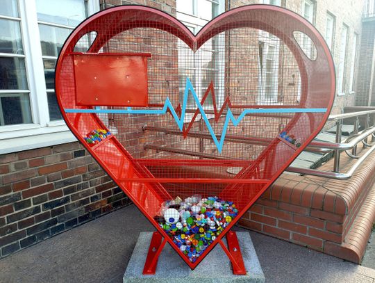 Zakrętki zamienione w złotówki. Pieniądze zostały przeznaczone m.in. na rehabilitację dla dzieci 