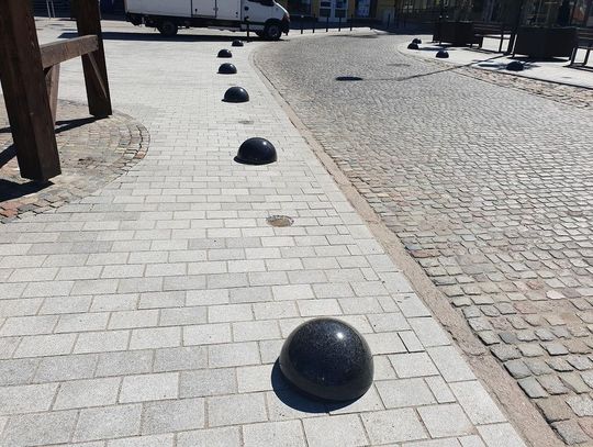 Zamiast słupków – półkule. Na ich zakup miasto wydało 135.000 zł