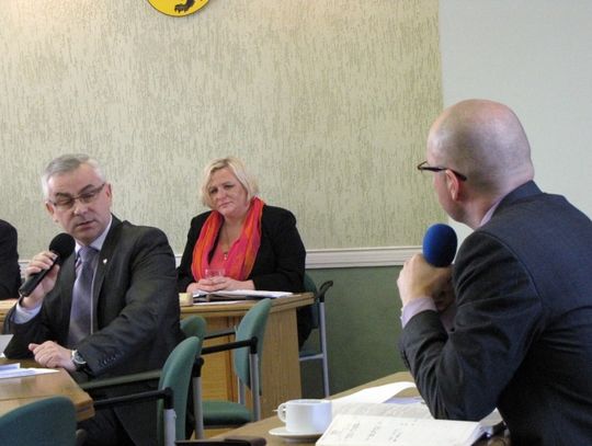 Zaproszenia z „lewej” ? Kontrowersje wokół gości biesiad literackich