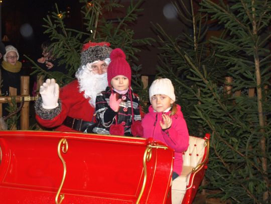 Zaprzęg Świętego Mikołaja zaparkował pod galerią