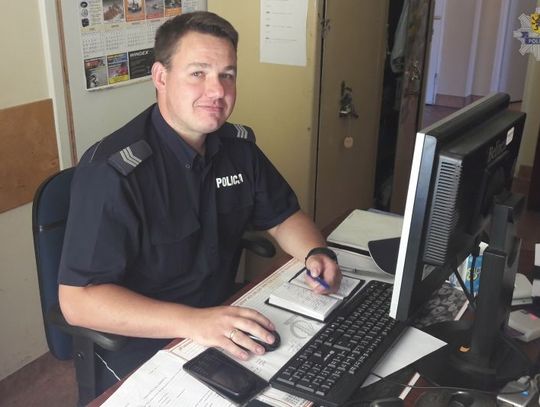 Zasłabł i upadł uderzając głową o asfalt. Mężczyzna żyje dzięki szybkiej reakcji dzielnicowego.