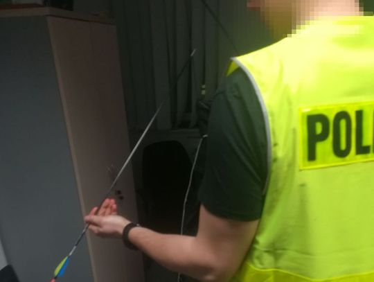 Zastrzelił gołębia z łuku.