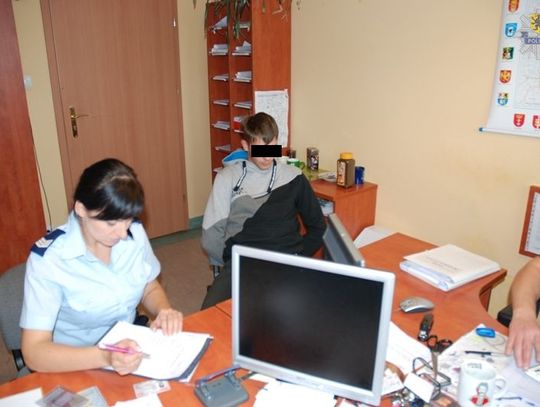 Zatankował motorower i uciekł