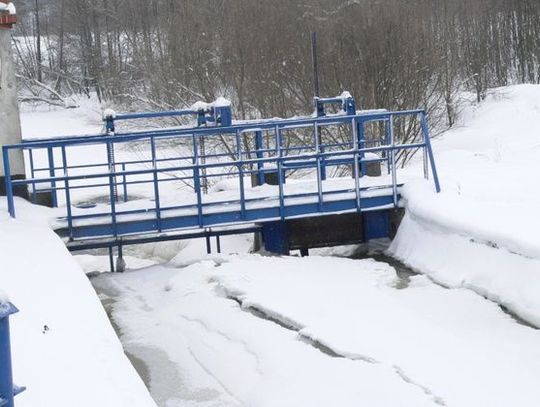 Zator lodowy w Brodzkich Młynach. Wysoka woda w Wierzycy