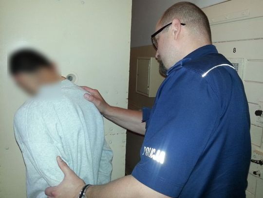 Zatrzmali 19-latka, gdy jechał samochodem. Gdy go sprawdzili okazało się, że ma narkotyki