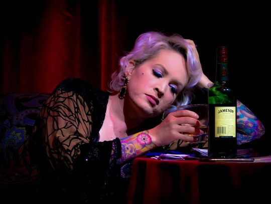 Zatrzymana pijana matka, która opiekowała się 4-miesięczną dziewczynką.