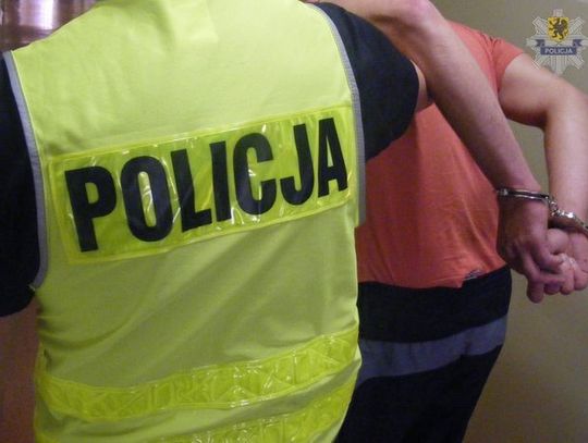 Zatrzymani na próbie kradzieży auta