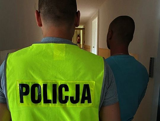 Zatrzymani za pobicia i groźby karalne. Jeden ze sprawców przyłożył kobiecie „pistolet” do głowy...