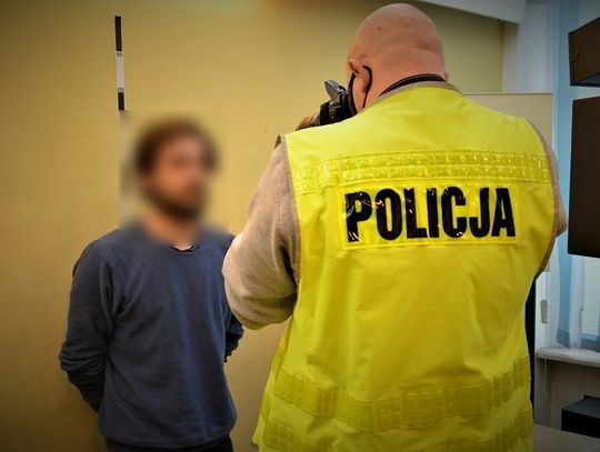  Zatrzymanie obcokrajowców podejrzanych o kradzież torby z auta