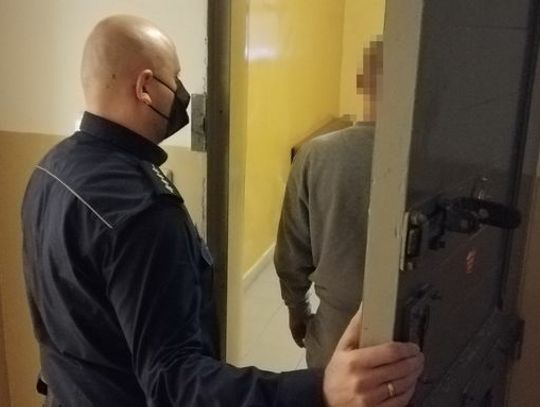 Zatrzymano dwóch sprawców ugodzenia nożem. Pokrzywdzony okazał się być osobą poszukiwaną