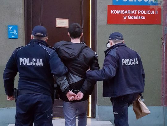 Zatrzymano na gorącym uczynku 20-latka wykonującego graffiti w tunelu