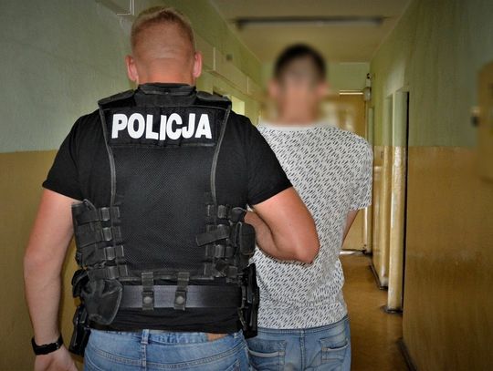 Zatrzymany 21-latek kradł kawę oraz czekolady. Straty sklepu to ponad tysiąc złotych !!