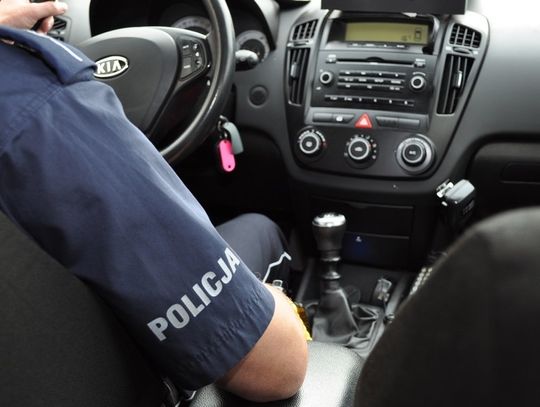 Zatrzymany nietrzeźwy mieszkaniec powiatu starogardzkiego próbował oszukać policjantów.