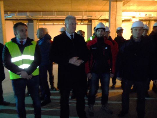 Zawieszenie wiechy nad Galerią Neptun – zakończono kolejny etap budowy  