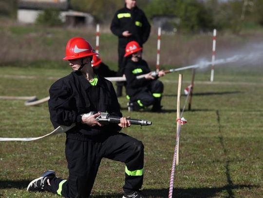 Zawody sportowo-pożarnicze w Bronisławowie
