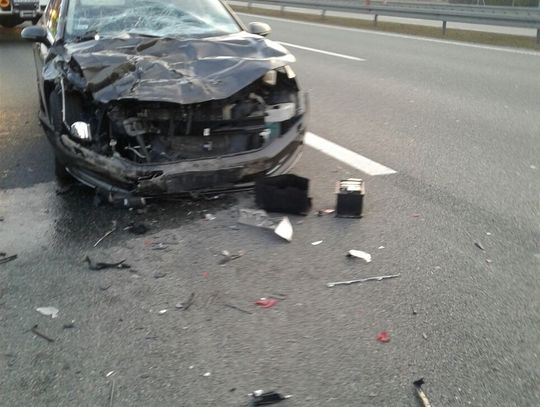 Zdarzenie osobówki z ciężarówką na A1. Ranna osoba pod opieką pogotowia