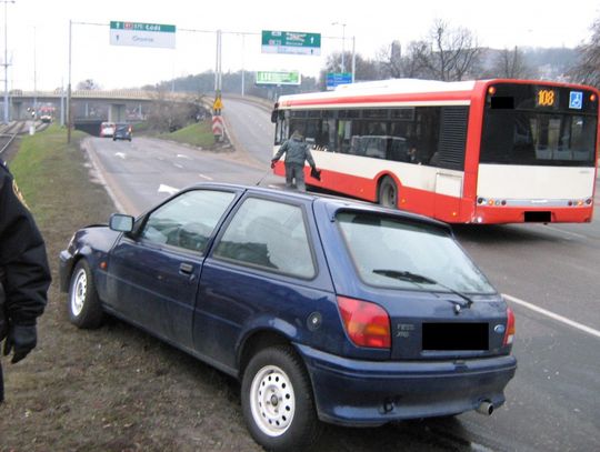 Zderzenie autobusu z samochodem osobowym w Gdańsku