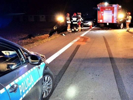 ZDERZENIE CZOŁOWE DWÓCH OSOBÓWEK – POLICJANCI ZATRZYMALI SPRAWCY WYPADKU PRAWO JAZDY