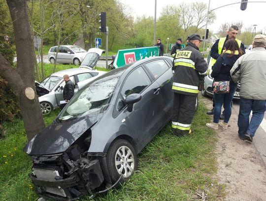 Zderzenie dwóch aut na "jedynce" w Gniewie