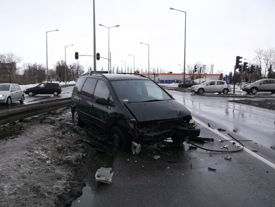 Zderzenie dwóch minivanów