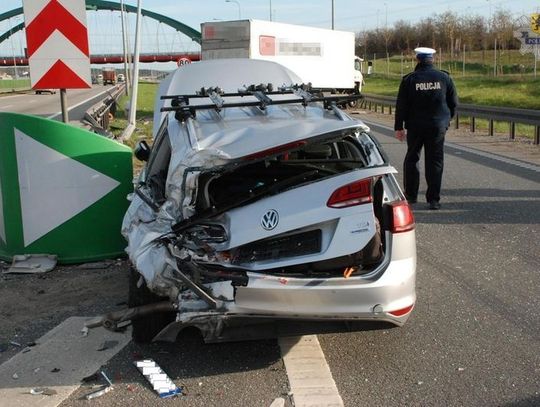 Zderzenie golfa z ciężarówką