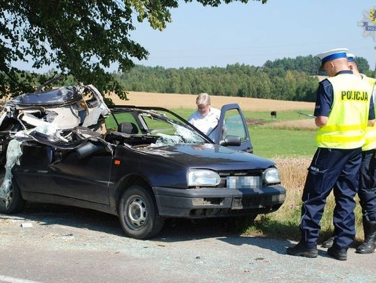 Zderzenie kombajnu z golfem