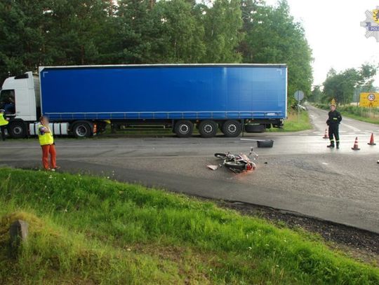 Zderzenie motocyklisty z samochodem ciężarowym