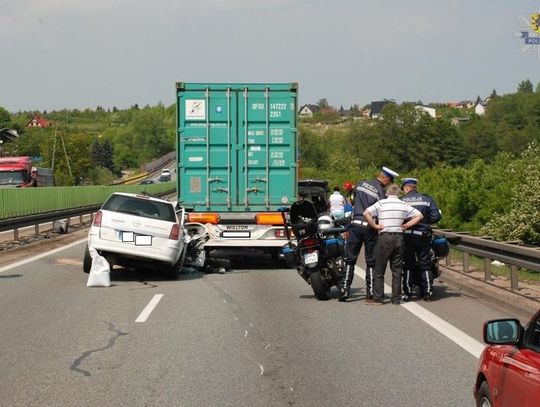 Zderzenie Opla z ciężarówką na S6