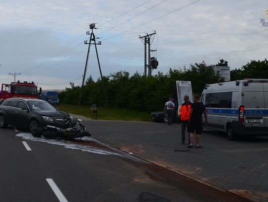 Zderzenie Opla z Motocyklem. Dwie osoby zabrane do szpitala.