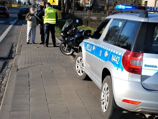 Zderzenie opla z motorem. Motocyklista trafił do szpitala...