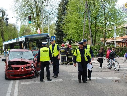 Zderzenie Renault z autobusem