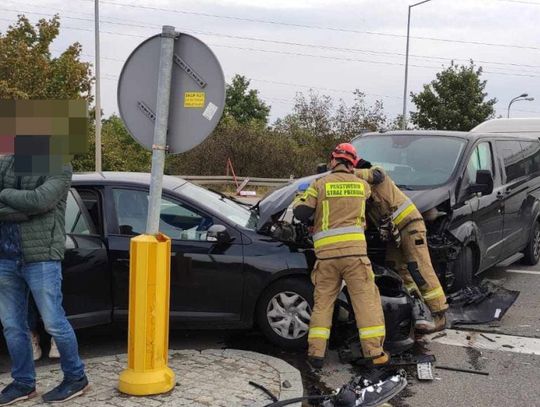 Zderzenie samochodów osobowych w Tczewie. Jedna osoba ranna...