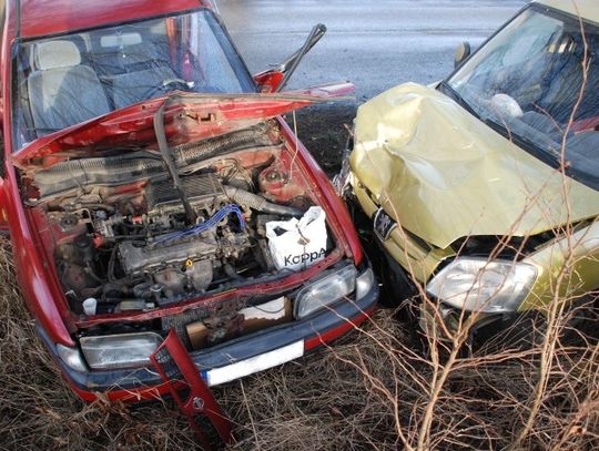 Zderzyli się mimo podwójnej ciągłej