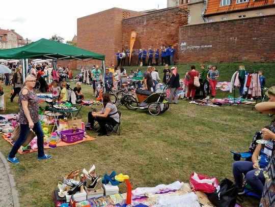 (ZDJĘCIA) 110 wystawców na Wrześniowym Targowisku! Kupić można było nawet… kule armatnie.