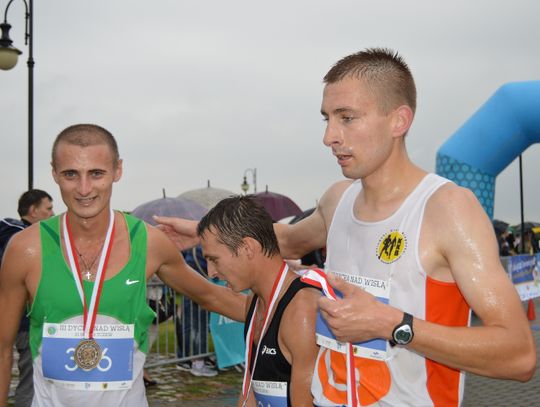 (ZDJĘCIA) 209 osób pobiegło &quot;dychę&quot; z okazji Święta Wisły 