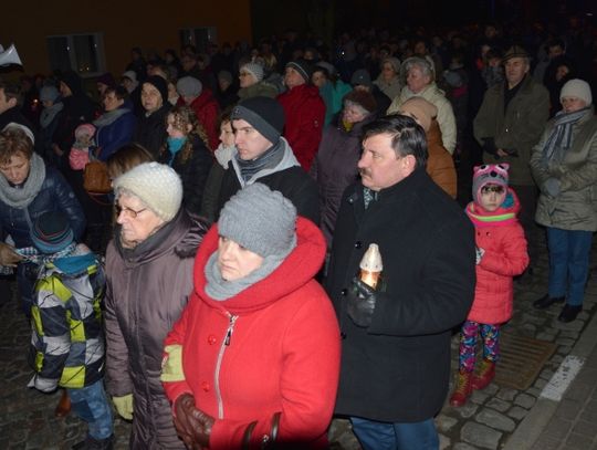 ZDJĘCIA: Droga Krzyżowa. Mieszkańcy przeszli ulicami Zblewa  