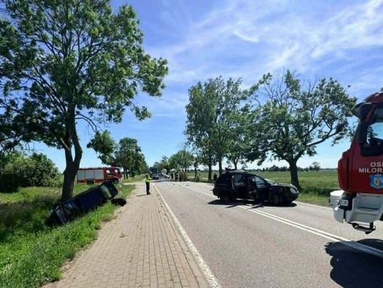 [ZDJĘCIA] Dwa uszkodzone auta w wyniku wypadku