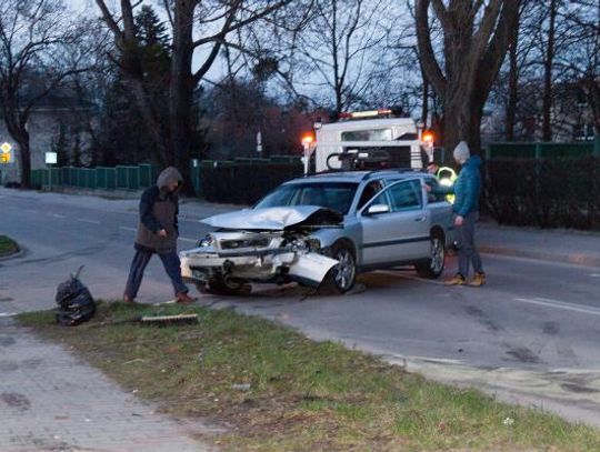 ZDJĘCIA Dwie osoby trafiły do szpitala. Wypadek na ul. Pelplińskiej 